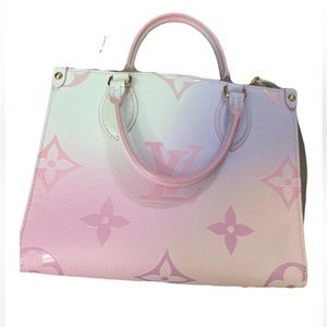 ISO LOOKING TO BUY on the go Louis Vuitton purse with strap.